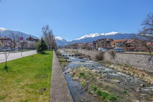 The Glazne river and the Pirin mountains